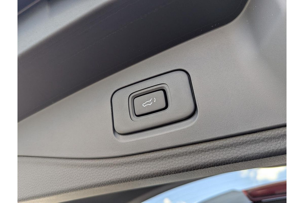 2025 Isuzu MU-X LS-T