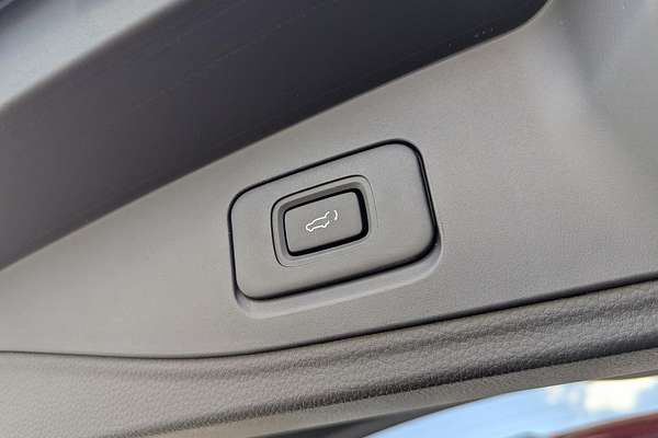 2025 Isuzu MU-X LS-T