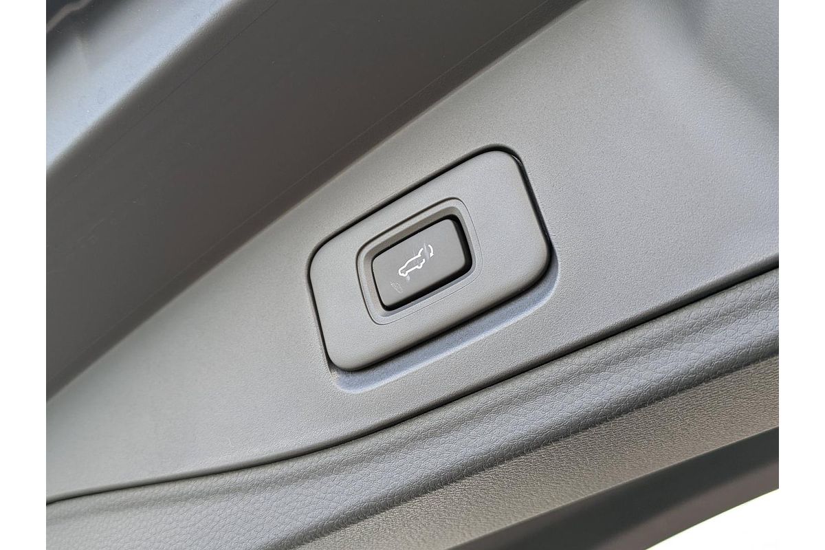 2025 Isuzu MU-X LS-U