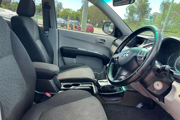 2013 Mitsubishi Triton GLX-R MN 4X4