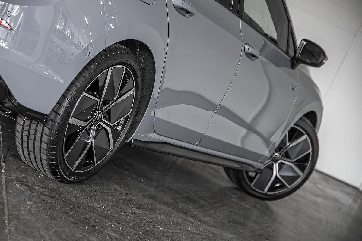 2025 Volkswagen Golf 110TSI R-Line 8.5
