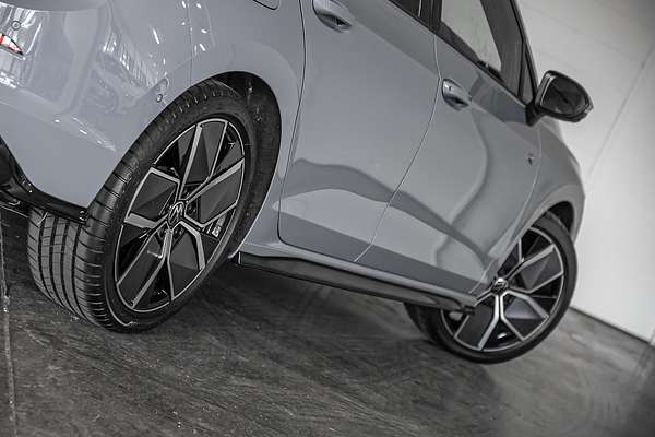 2025 Volkswagen Golf 110TSI R-Line 8.5