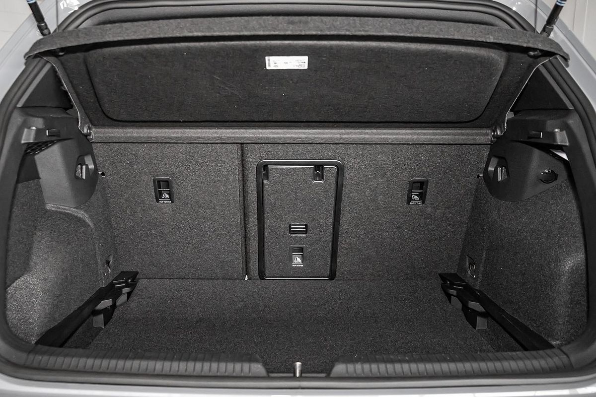 2025 Volkswagen Golf 110TSI R-Line 8.5