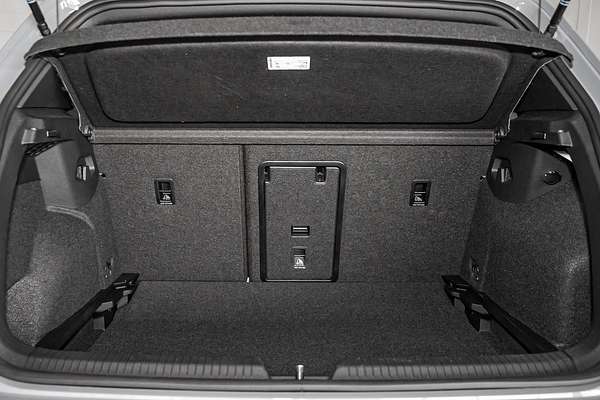 2025 Volkswagen Golf 110TSI R-Line 8.5