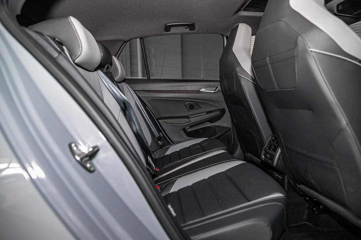 2025 Volkswagen Golf 110TSI R-Line 8.5