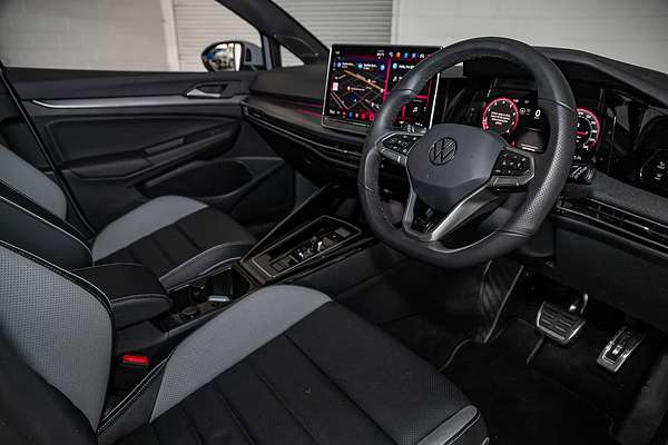 2025 Volkswagen Golf 110TSI R-Line 8.5