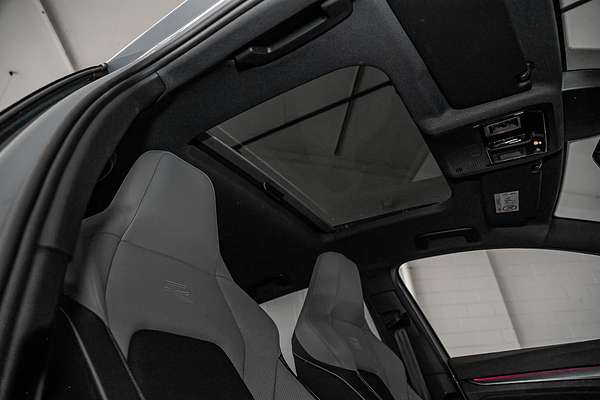 2025 Volkswagen Golf 110TSI R-Line 8.5