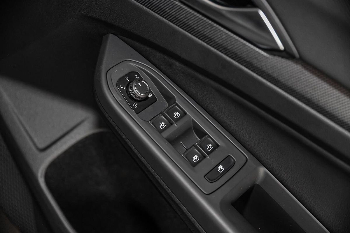 2025 Volkswagen Golf 110TSI R-Line 8.5