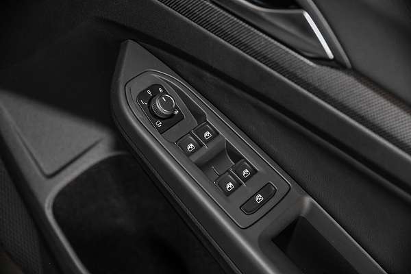 2025 Volkswagen Golf 110TSI R-Line 8.5