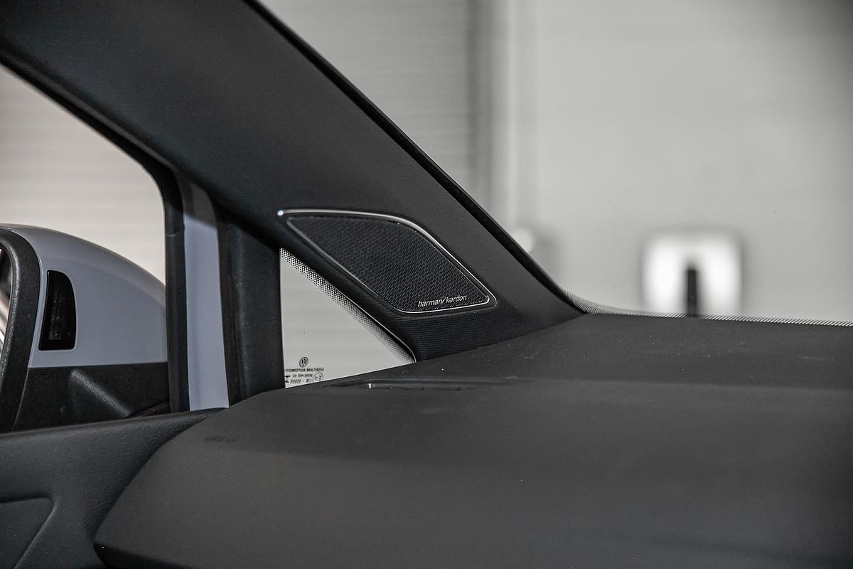 2025 Volkswagen Golf 110TSI R-Line 8.5