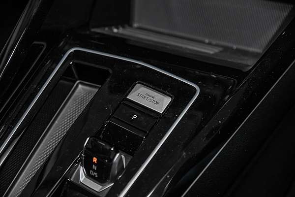 2025 Volkswagen Golf 110TSI R-Line 8.5