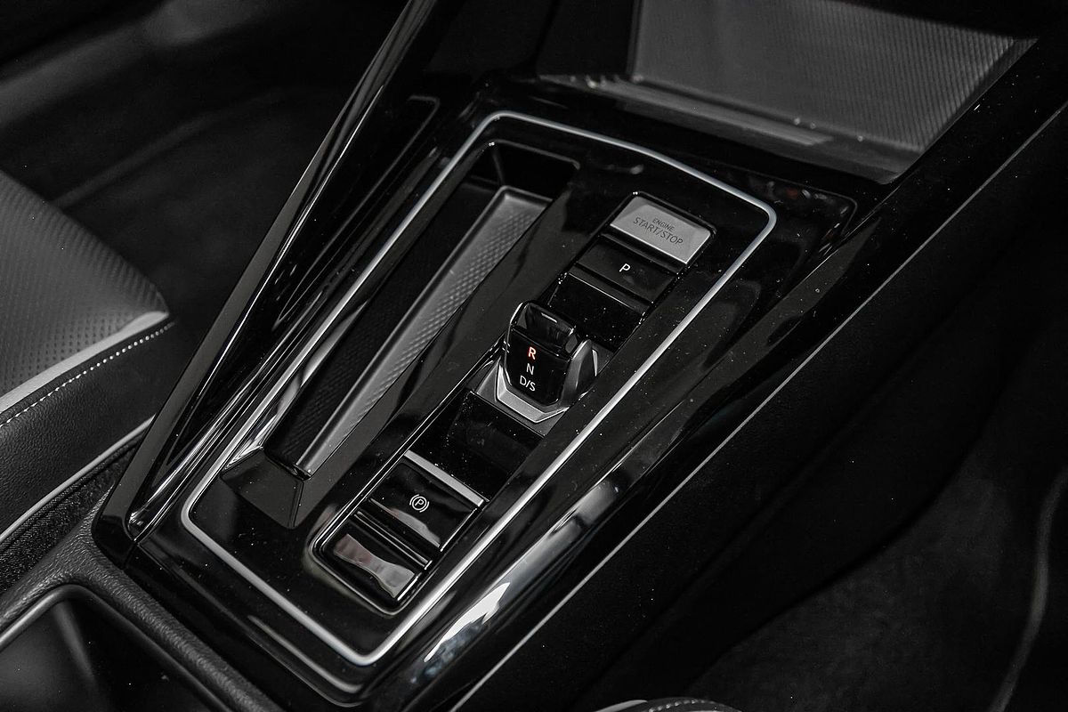 2025 Volkswagen Golf 110TSI R-Line 8.5