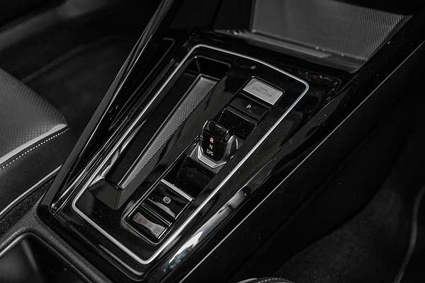 2025 Volkswagen Golf 110TSI R-Line 8.5