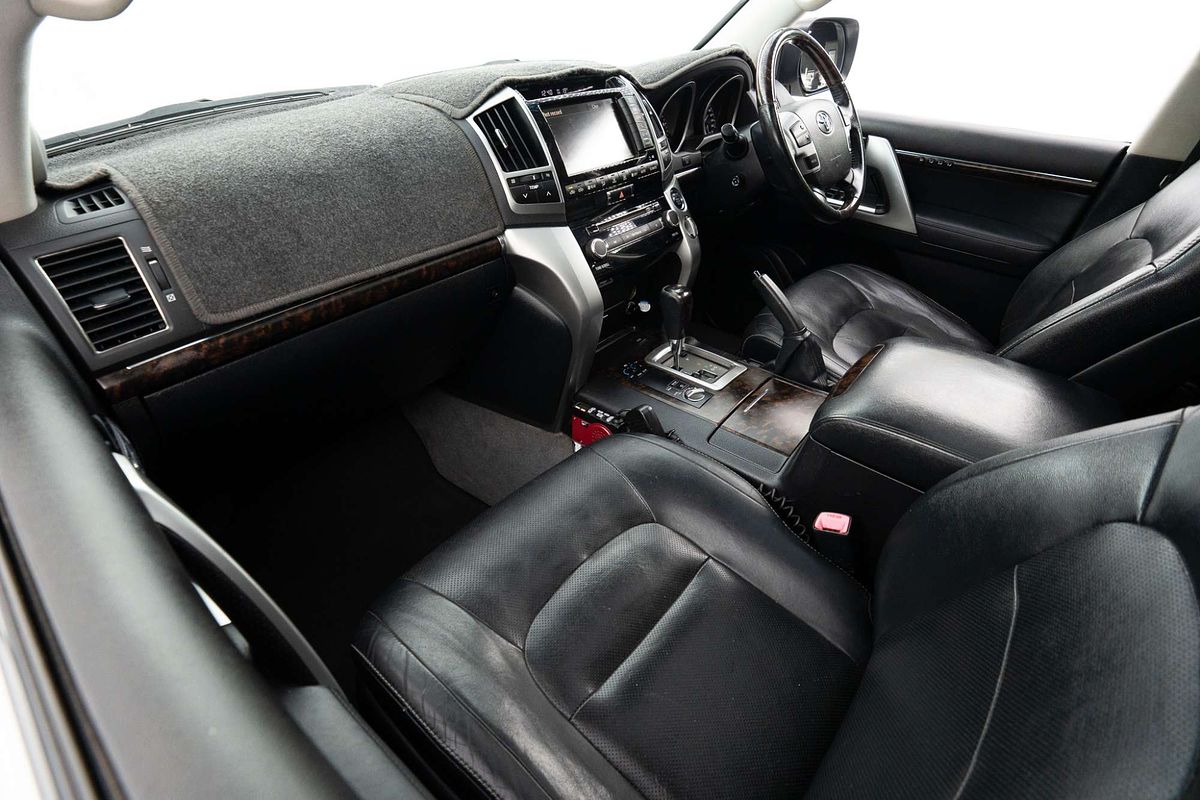 2015 Toyota Landcruiser Sahara VDJ200R