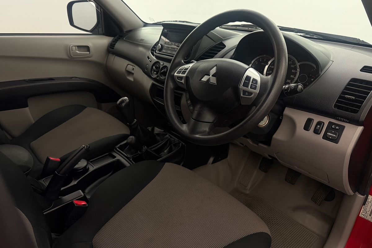 2015 Mitsubishi Triton GLX MN 4X4