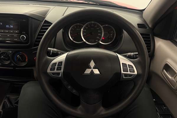 2015 Mitsubishi Triton GLX MN 4X4