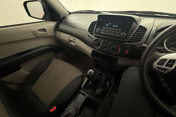 2015 Mitsubishi Triton GLX MN 4X4