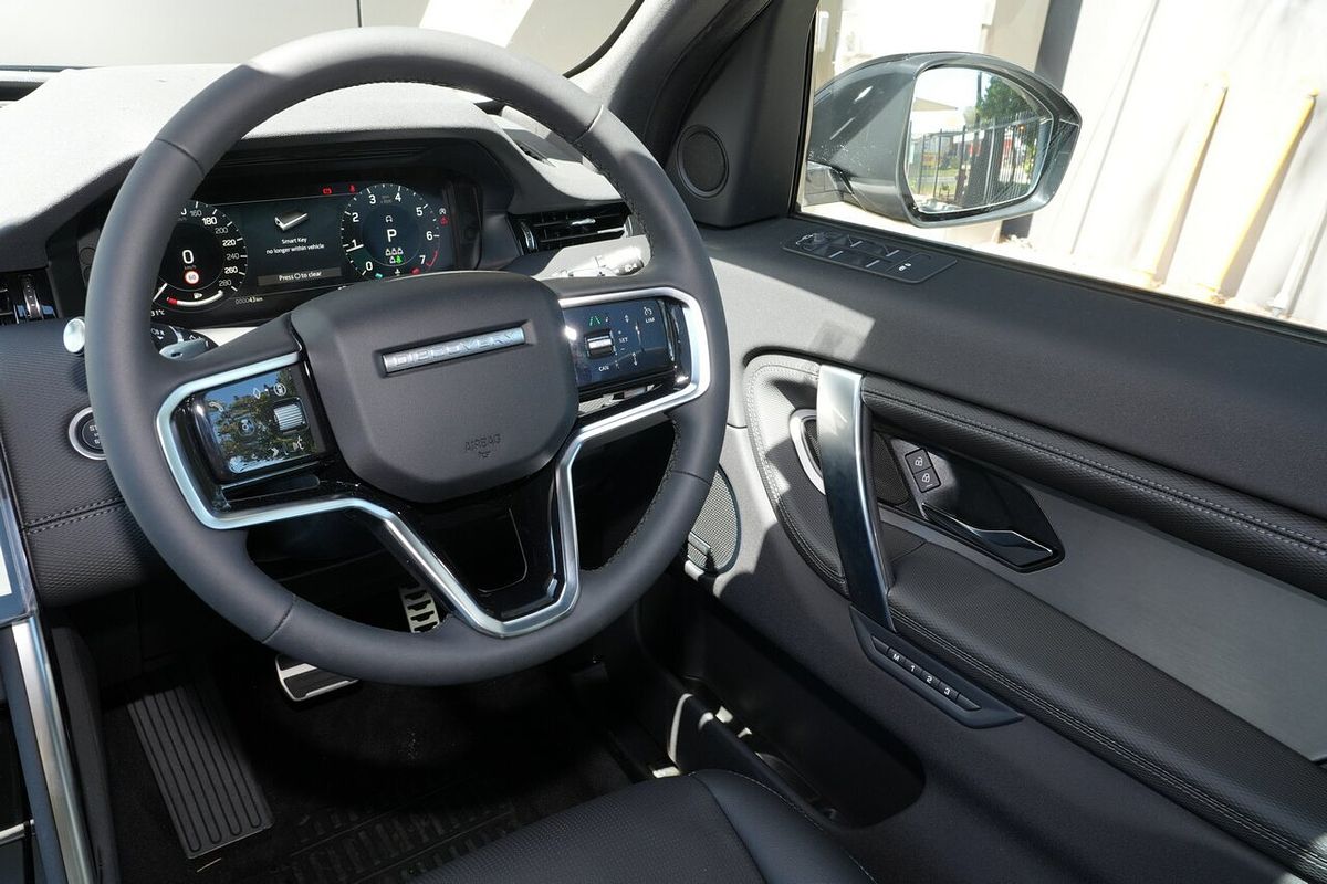 2025 Land Rover Discovery Sport P250 Dynamic SE L550