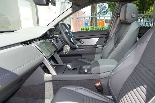 2025 Land Rover Discovery Sport P250 Dynamic SE L550