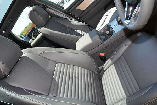 2025 Land Rover Discovery Sport P250 Dynamic SE L550