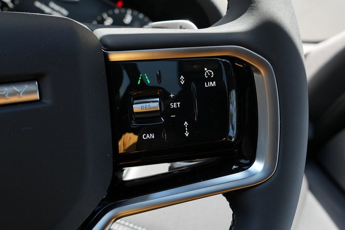 2025 Land Rover Discovery Sport P250 Dynamic SE L550