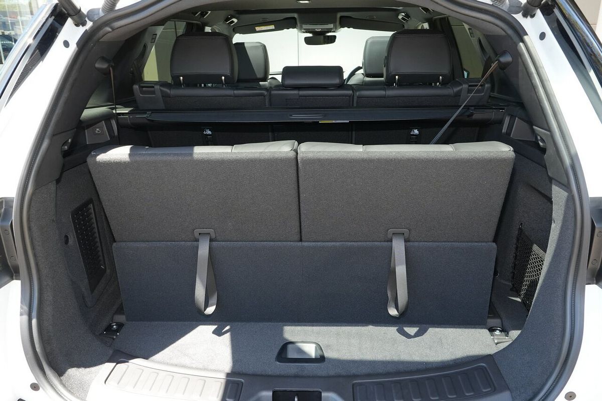 2025 Land Rover Discovery Sport P250 Dynamic SE L550