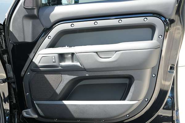 2025 Land Rover Defender 110 P400 S L663