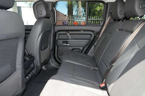 2025 Land Rover Defender 110 P400 S L663