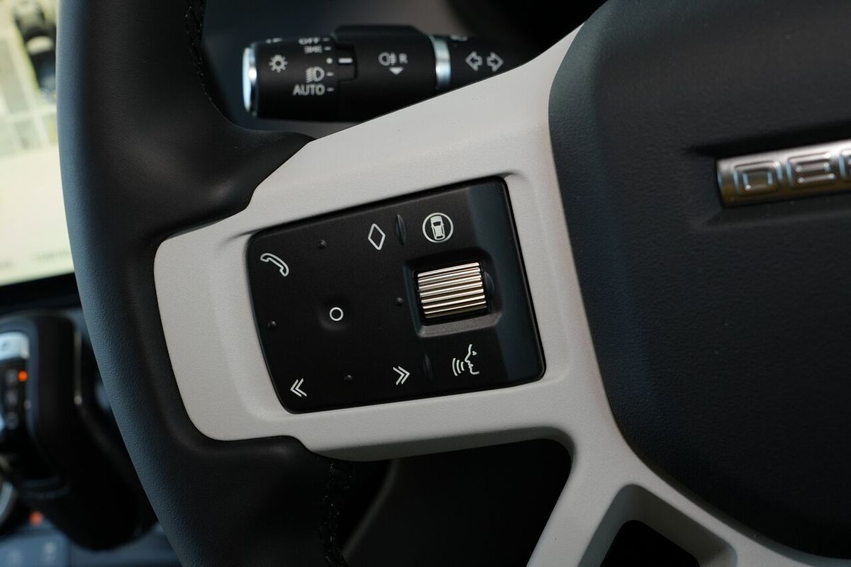2025 Land Rover Defender 110 P400 S L663