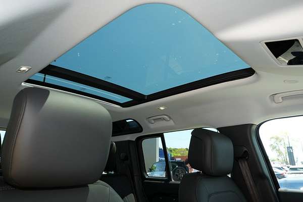 2025 Land Rover Defender 110 P400 S L663