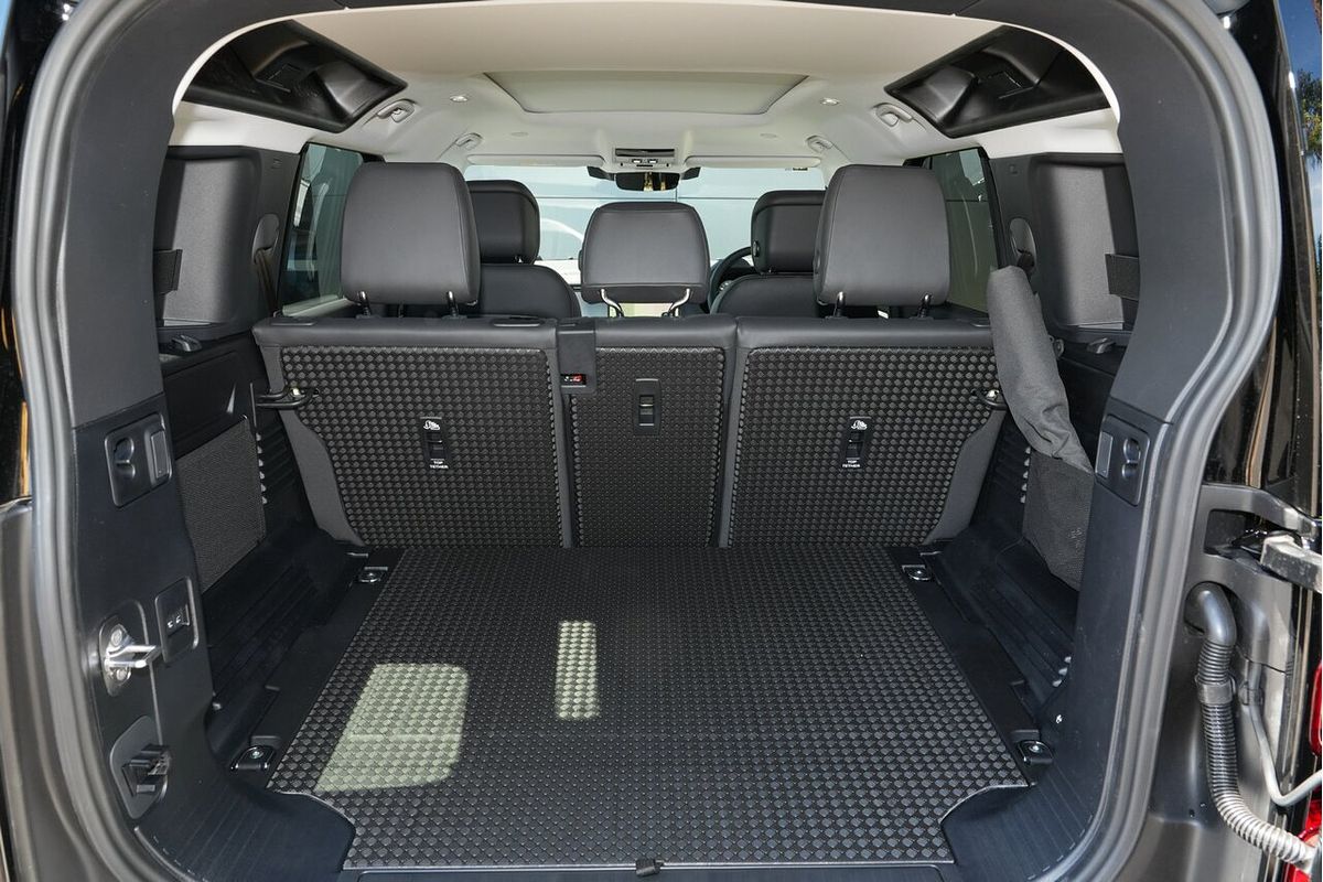 2025 Land Rover Defender 110 P400 S L663