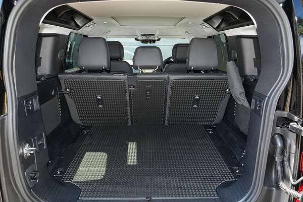 2025 Land Rover Defender 110 P400 S L663