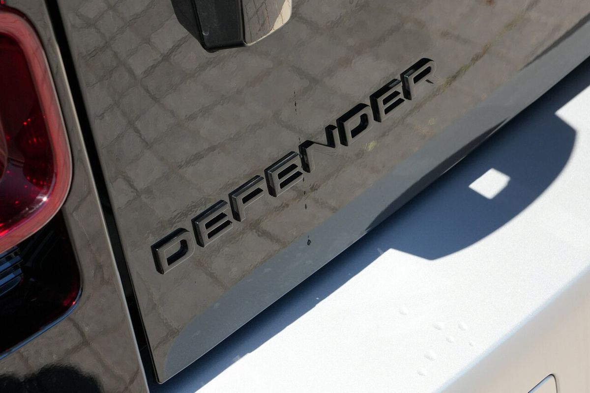 2025 Land Rover Defender 110 P400 S L663