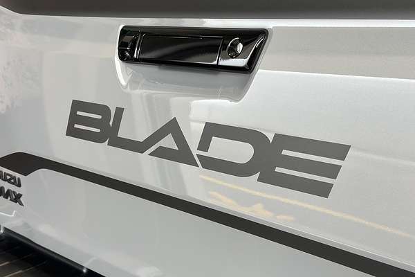 2025 Isuzu D-MAX BLADE 4X4