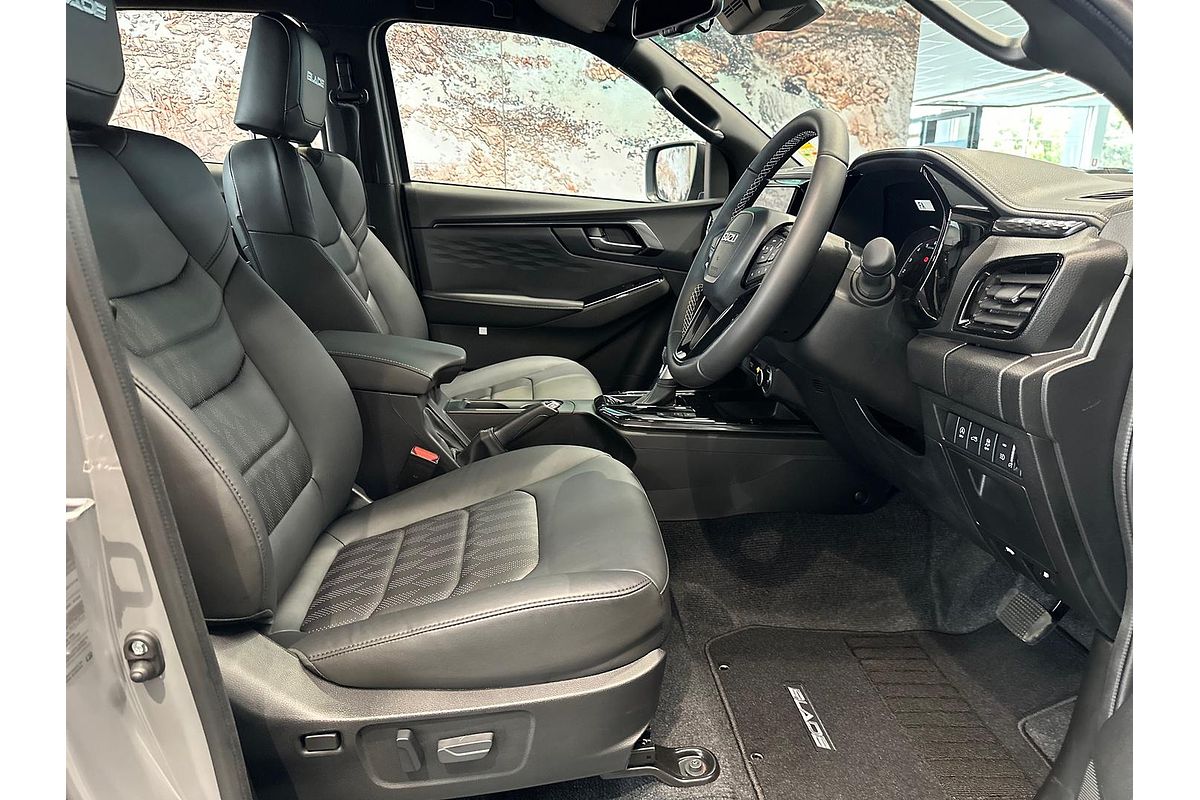 2025 Isuzu D-MAX BLADE 4X4