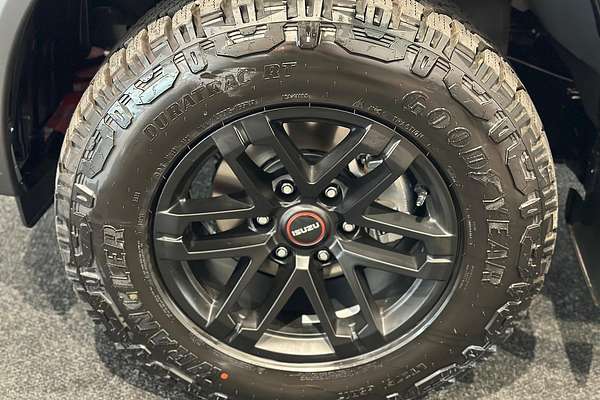 2025 Isuzu D-MAX BLADE 4X4