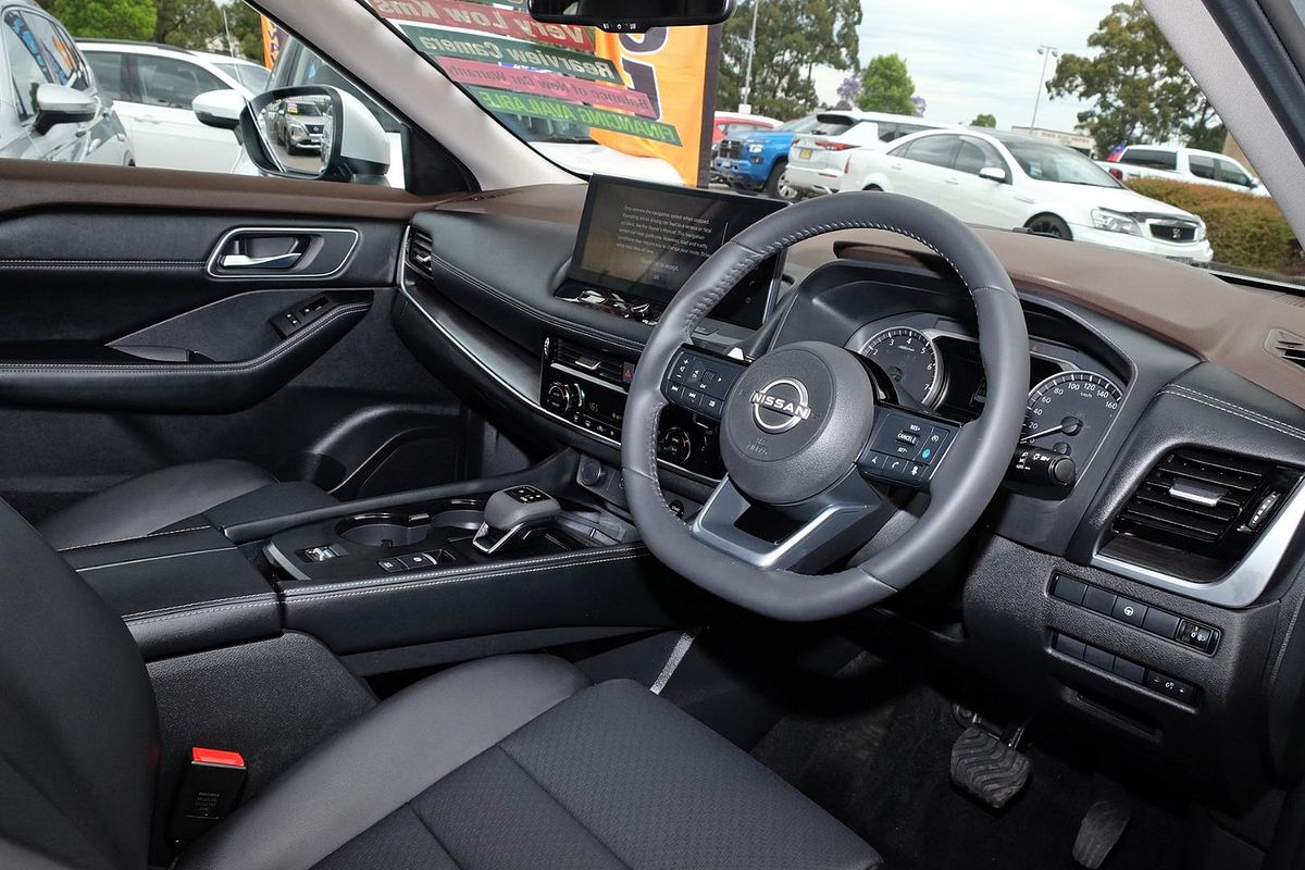 2025 Nissan X-TRAIL ST-L T33