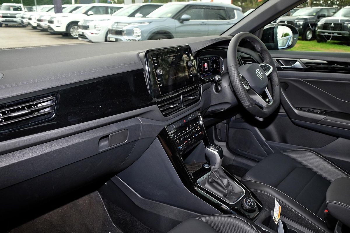 2025 Volkswagen T-Roc 140TSI R-Line D11