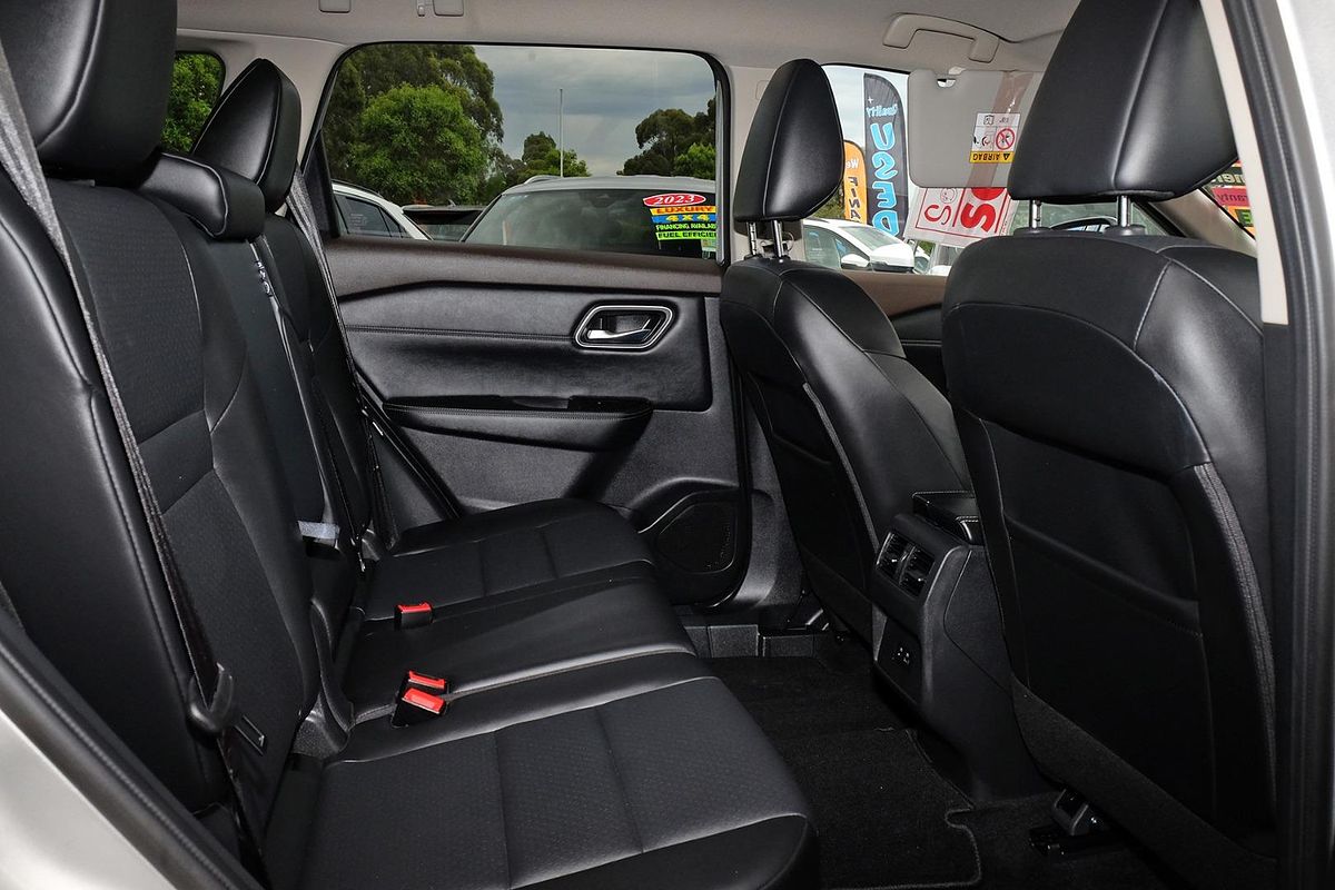 2025 Nissan X-TRAIL ST-L T33