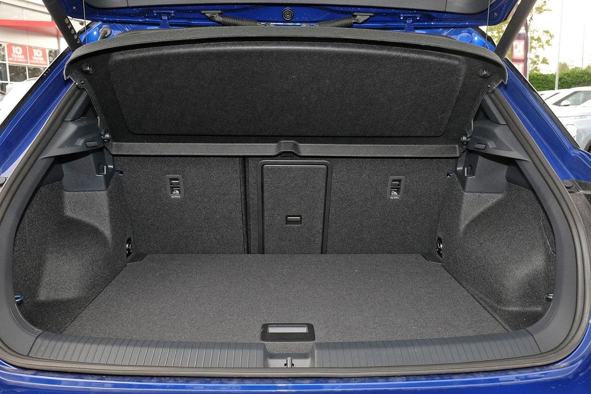 2025 Volkswagen T-Roc 140TSI R-Line D11