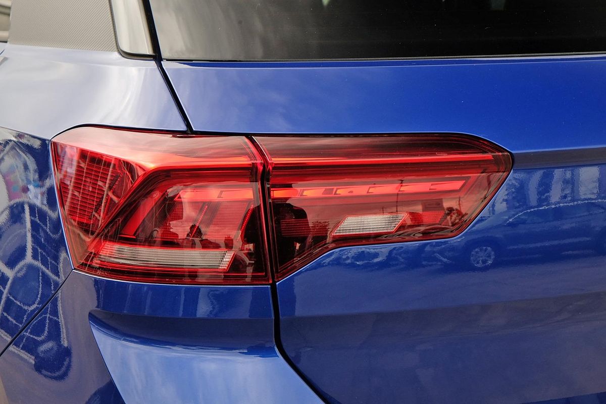 2025 Volkswagen T-Roc 140TSI R-Line D11