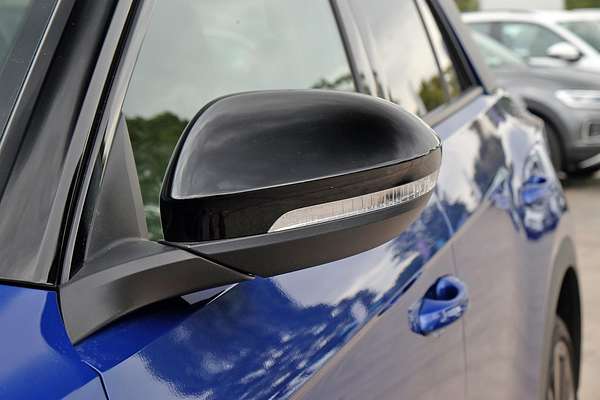 2025 Volkswagen T-Roc 140TSI R-Line D11