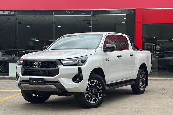 2024 Toyota Hilux SR5 GUN126R