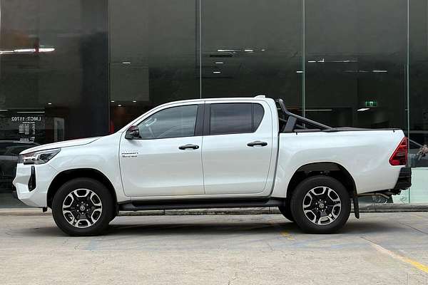2024 Toyota Hilux SR5 GUN126R