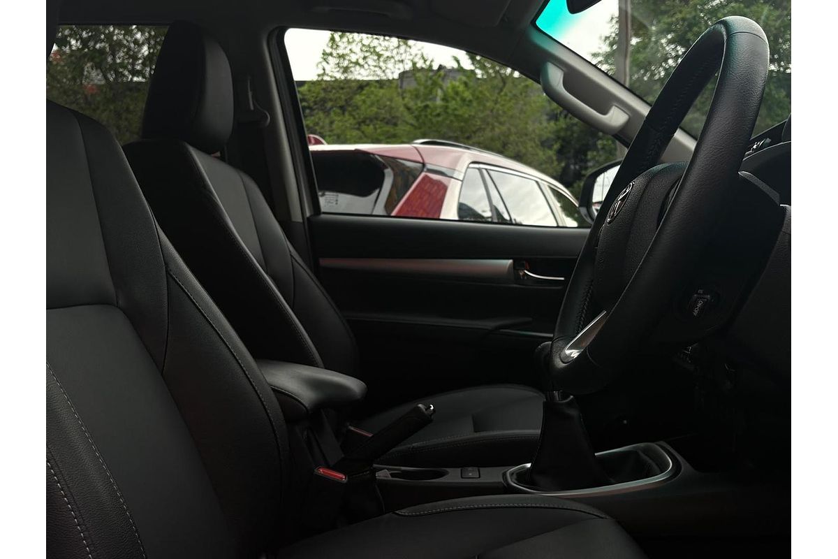 2024 Toyota Hilux SR5 GUN126R