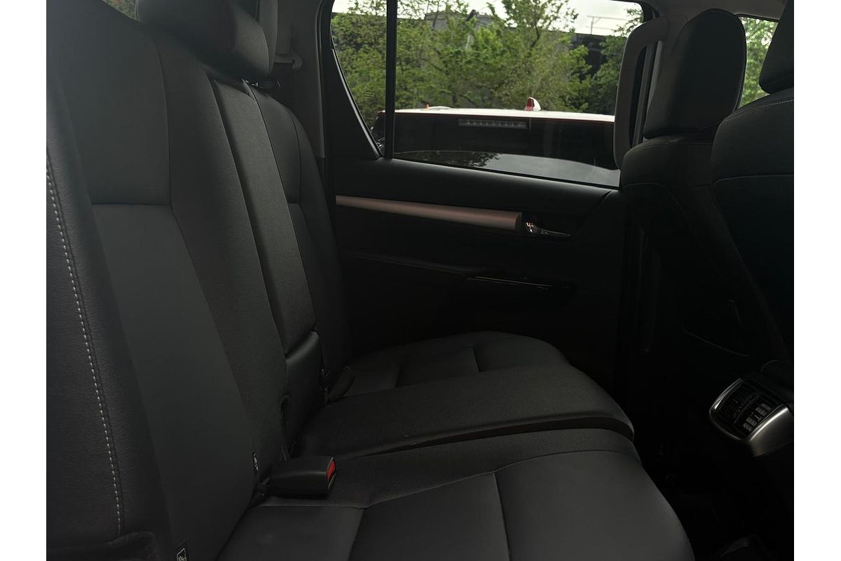 2024 Toyota Hilux SR5 GUN126R