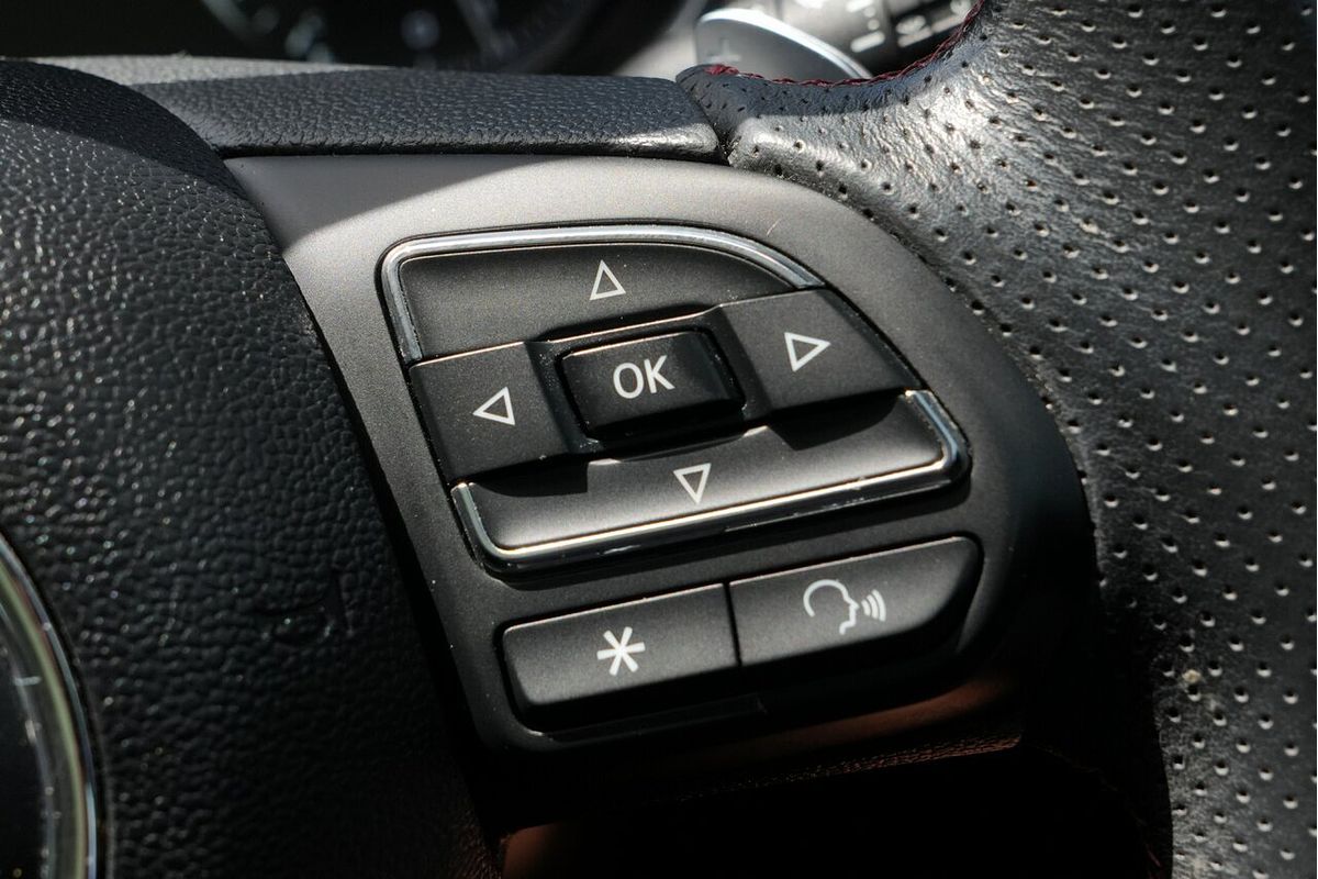 2020 MG HS Essence SAS23