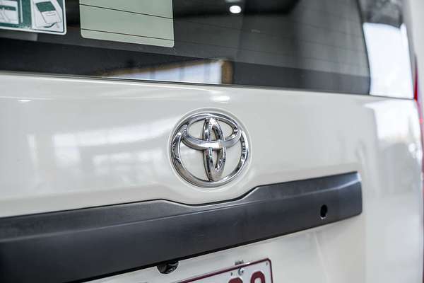 2022 Toyota Hiace Commuter GDH322R ELWB High Roof