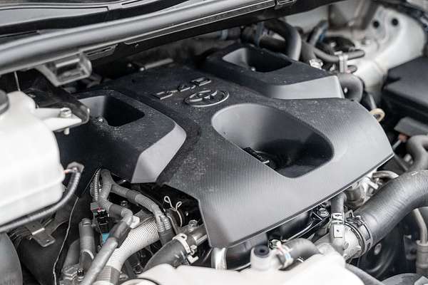 2022 Toyota Hiace Commuter GDH322R ELWB High Roof