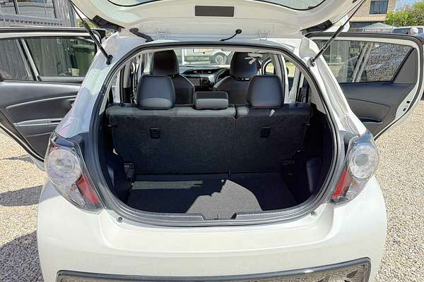 2019 Toyota VITZ F (HYBRID) NHP130